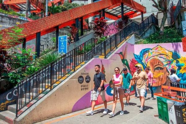 City tour + GraffiTour Medellin - Image 2