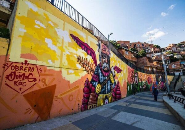 City tour + GraffiTour Medellin - Image 3