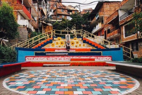 City tour + GraffiTour Medellin - Image 4